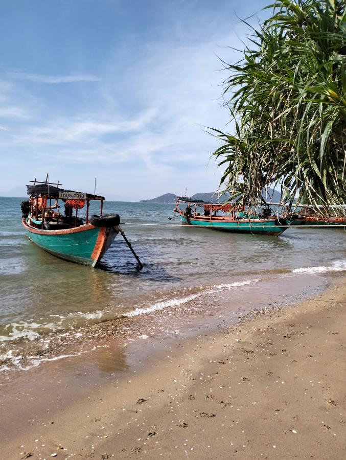 Fat Rabbit Beach Resort Kep Esterno foto